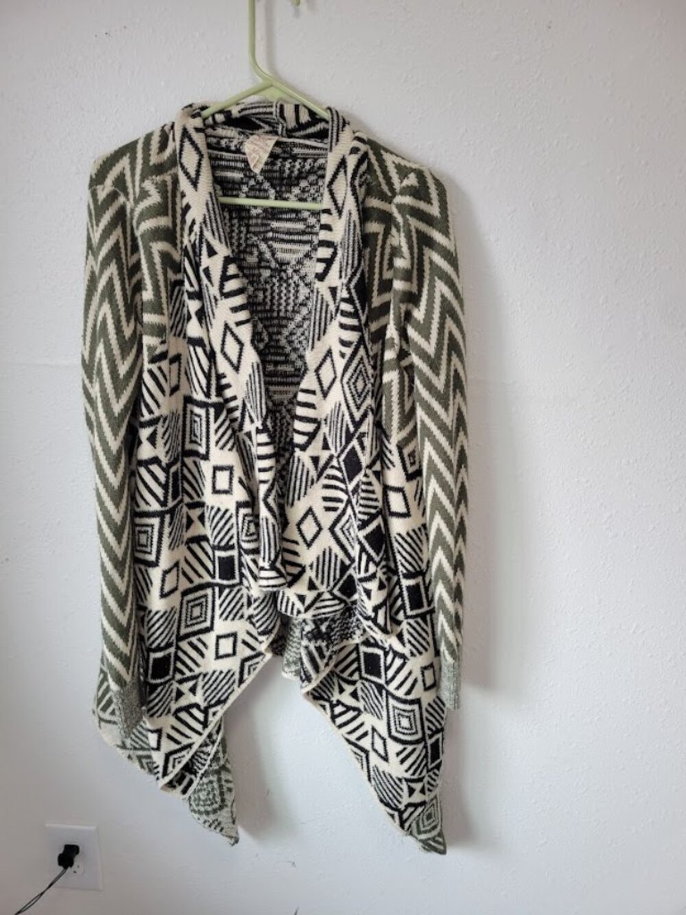 Faded Glory Women's Open Front Aztec Cardigan Size Large
